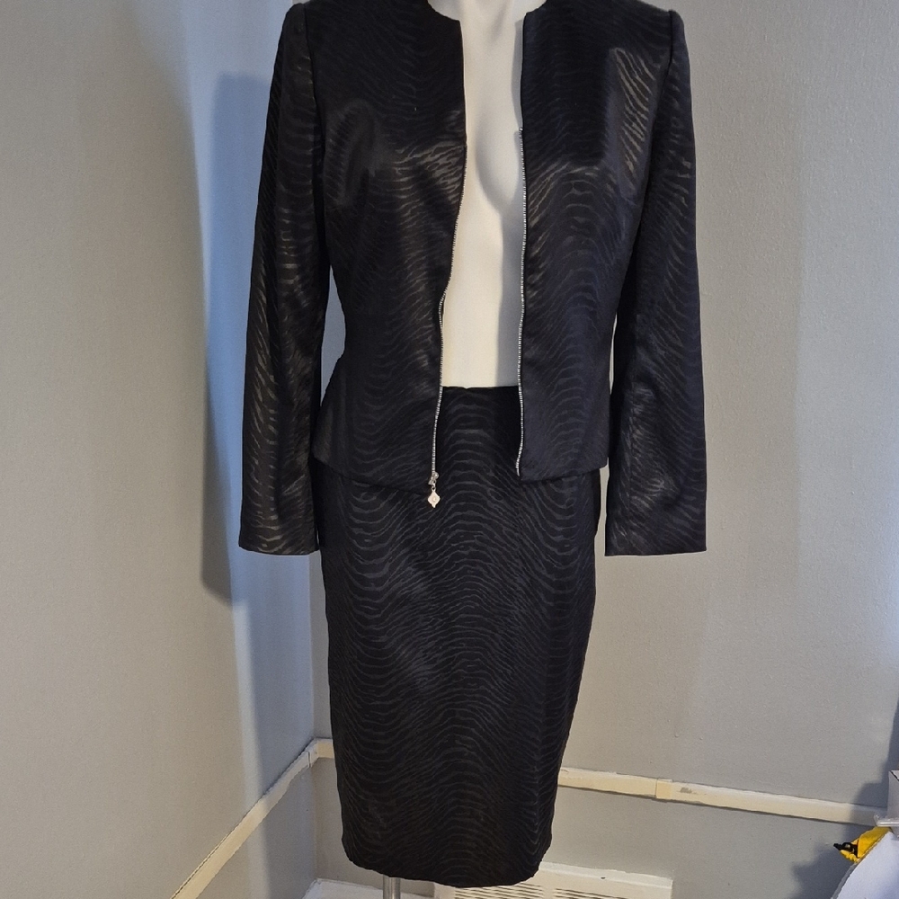 Women's Black Textured Two-Piece Jacket and Skirt Set